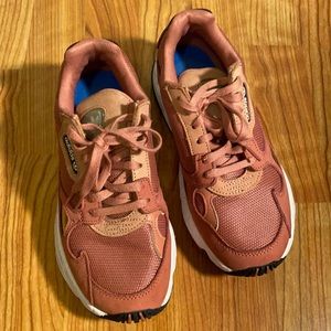 Adidas Falcon (reposhing)